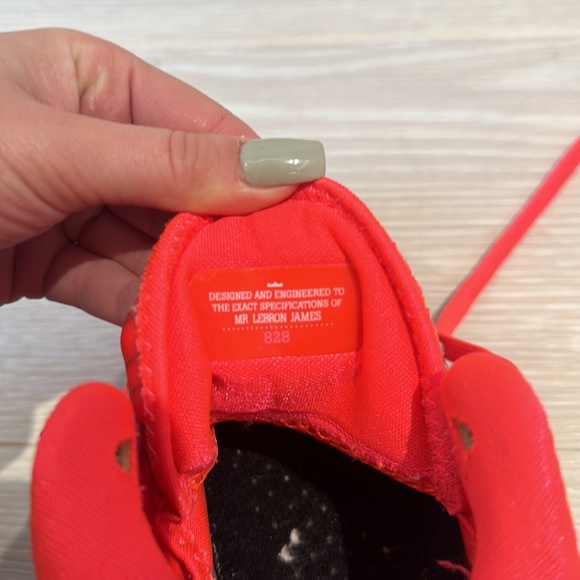 Nike Lebron 8 v2 low “solar red” - Picture 3 of 4